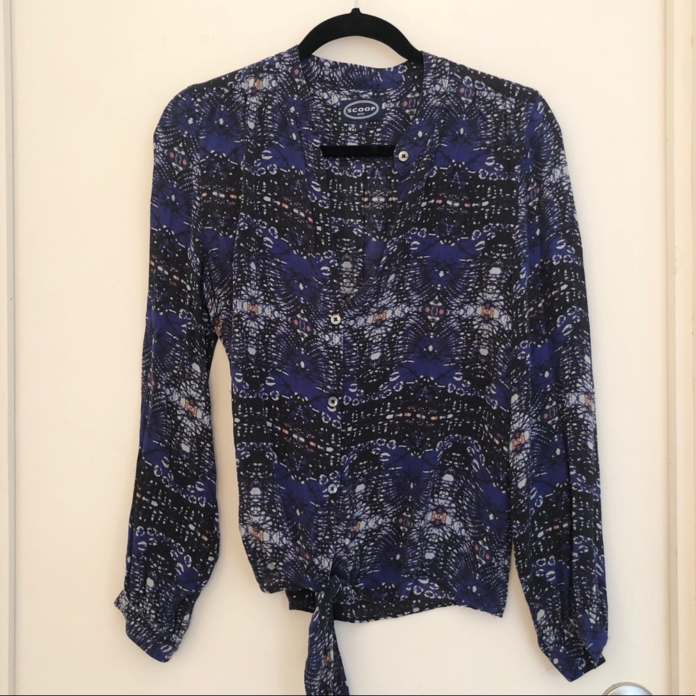 Button down tie navy print top